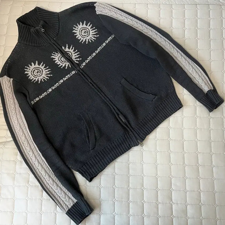 [BUNJANG] A.C.K.A.M Jacquard Zip-Up Sweater Dark Gray Size 2 / 아캄 선 자카드 집업 스웨터 니트 다크그레이 사이즈2