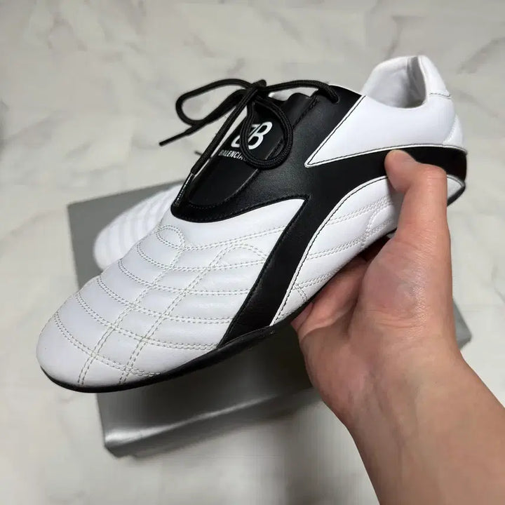 [BUNJANG] Balenciaga Zen Sneakers White (Size 44) / 발렌시아가 젠 스니커즈 화이트 색상 44