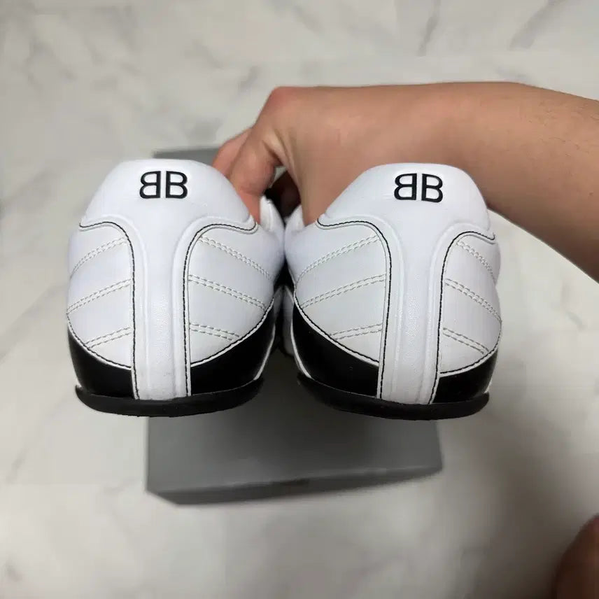 [BUNJANG] Balenciaga Zen Sneakers White (Size 44) / 발렌시아가 젠 스니커즈 화이트 색상 44