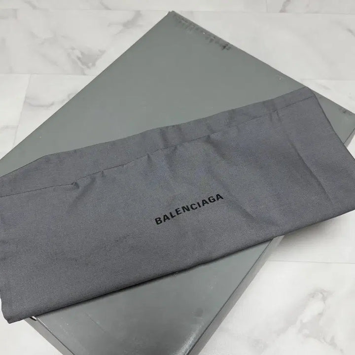 [BUNJANG] Balenciaga Zen Sneakers White (Size 44) / 발렌시아가 젠 스니커즈 화이트 색상 44