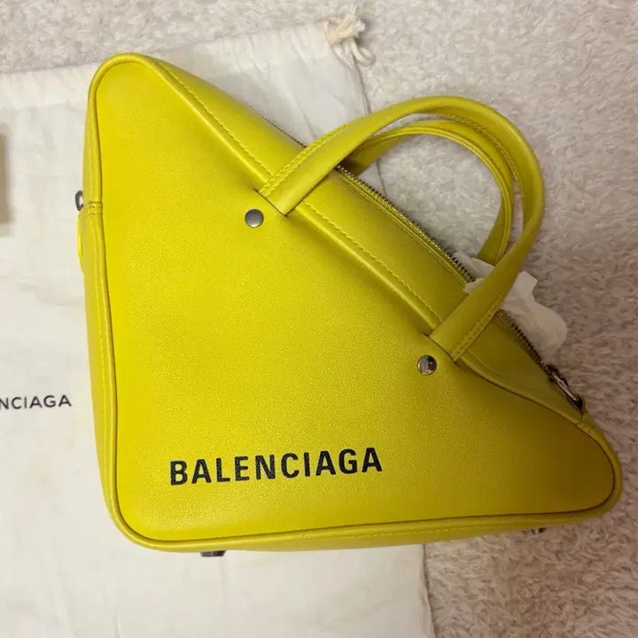 [BUNJANG] Balenciaga Triangle Bag Small Yellow / 발렌시아가 트라이앵글 백 스몰