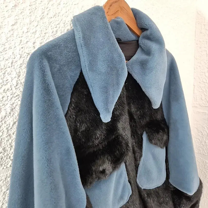 [BUNJANG] Italian Blue Color-Block Eco Mink Fur Jacket / 블루 배색 에코밍크 퍼 자켓(이태리제)