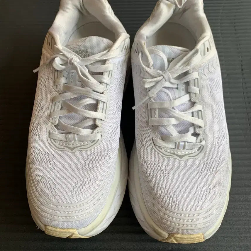 [BUNJANG] Hoka One One Bondi 6 White Sneakers / 호카오네 본디6 화이트 255