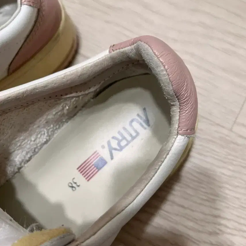 [SOLD OUT] Autry 오트리 메달리스트 핑크 스니커즈 38