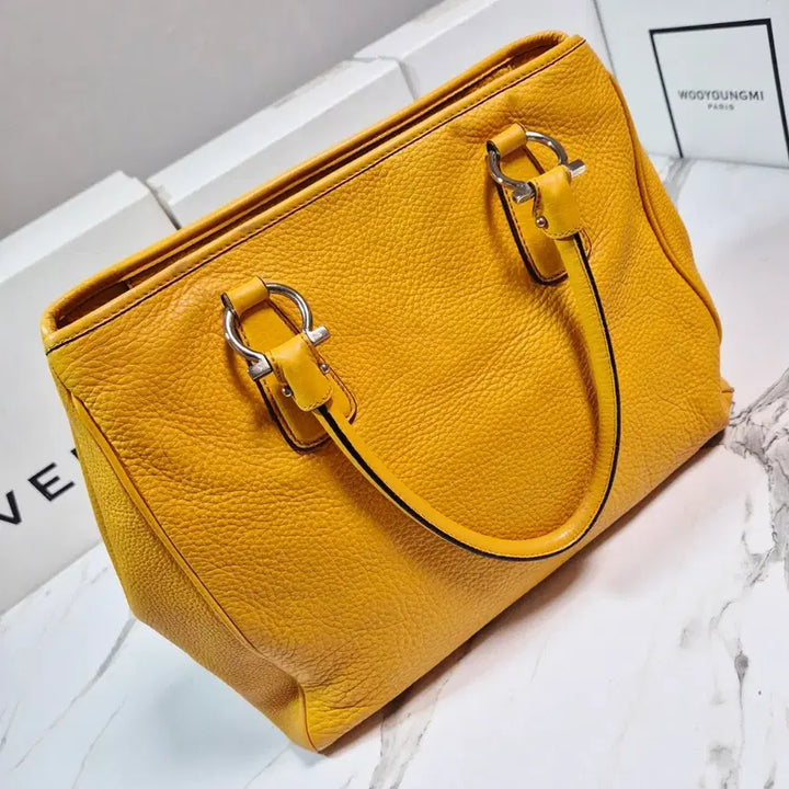 [BUNJANG] Ferragamo Yellow Leather Tote Bag / (정품) 페라가모 옐로우 가죽 토트백 여성 가방