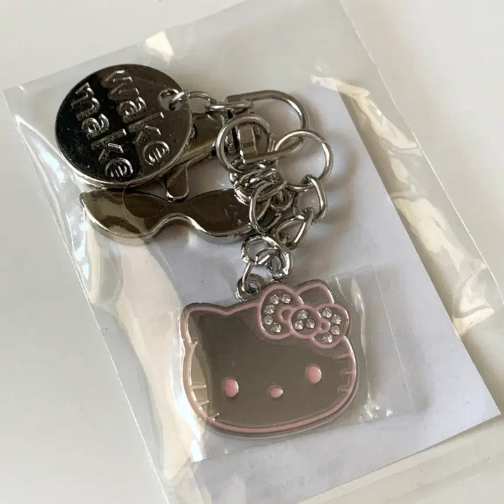 [SOLD OUT] 새상품) 웨이크메이크 헬로키티 참 키링