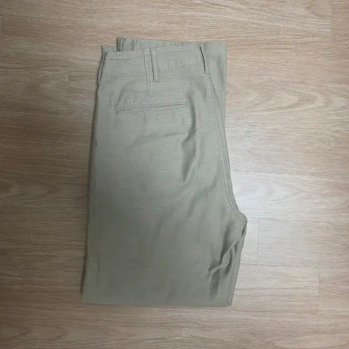 [BUNJANG] Musinsa Standard Back Satin Officer Pants Beige / 무탠다드 백사틴 오피서팬츠 [29, 베이지]