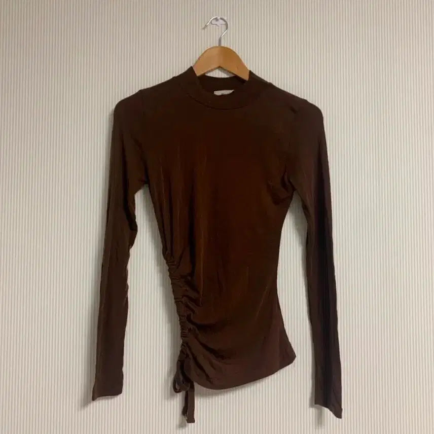 [BUNJANG] Long Sleeve T-Shirt with Side Slit and Shirring / 새상품 내수 간절기 옆트임셔링 긴팔티셔츠