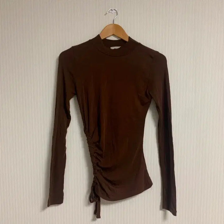 [BUNJANG] Long Sleeve T-Shirt with Side Slit and Shirring / 새상품 내수 간절기 옆트임셔링 긴팔티셔츠