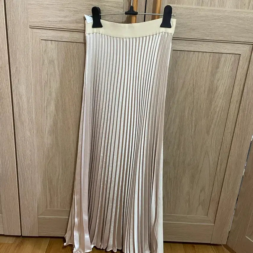 [BUNJANG] Max Mara Satin Pleated Skirt / 막스마라 새틴 플리츠 스커트