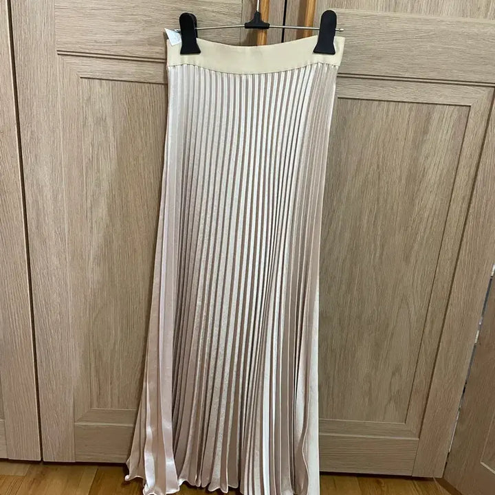 [BUNJANG] Max Mara Satin Pleated Skirt / 막스마라 새틴 플리츠 스커트