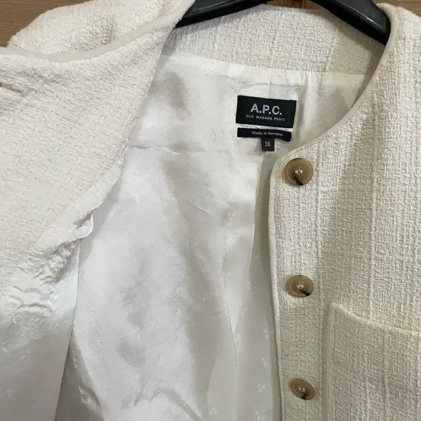 [SOLD OUT] A.P.C 화이트 트위드 자켓 36