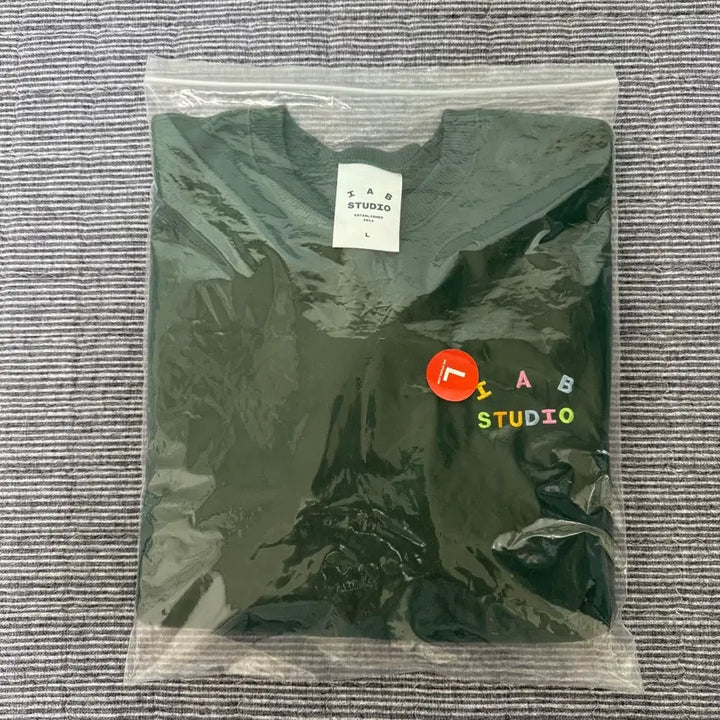 [BUNJANG] IAB Studio Sweatshirt Green (L Size) / IAB 스튜디오 맨투맨 그린 L사이즈