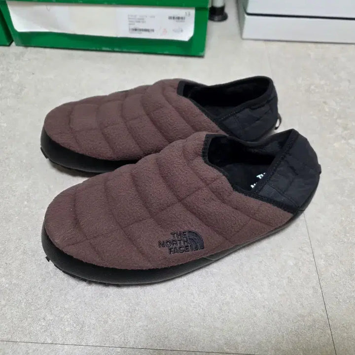 [BUNJANG] The North Face Thermoball Traction Mule V Denali Dark Oak TNF Black US 10 / 노스페이스 써모볼 트랙션 뮬 V 데날리 다크 오크 TNF 블랙 us 10