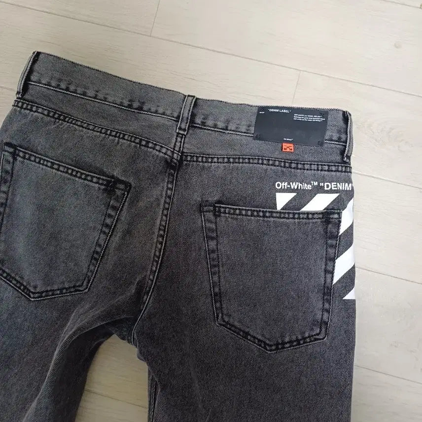 [SOLD OUT] 오프화이트 데님 청바지