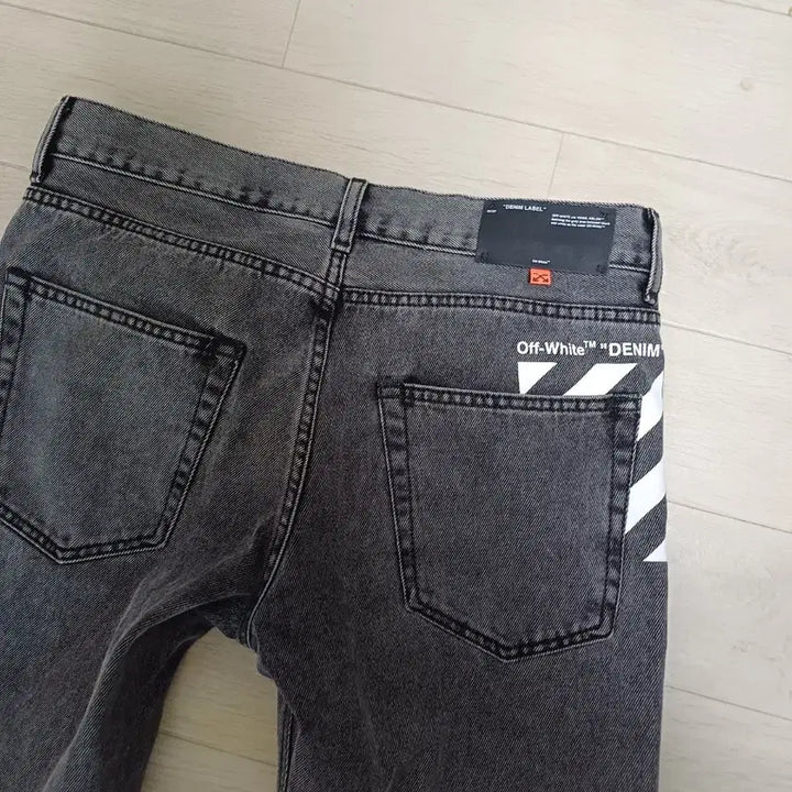 [SOLD OUT] 오프화이트 데님 청바지