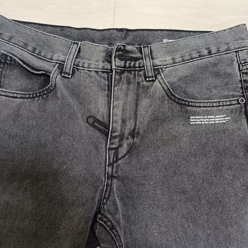 [SOLD OUT] 오프화이트 데님 청바지