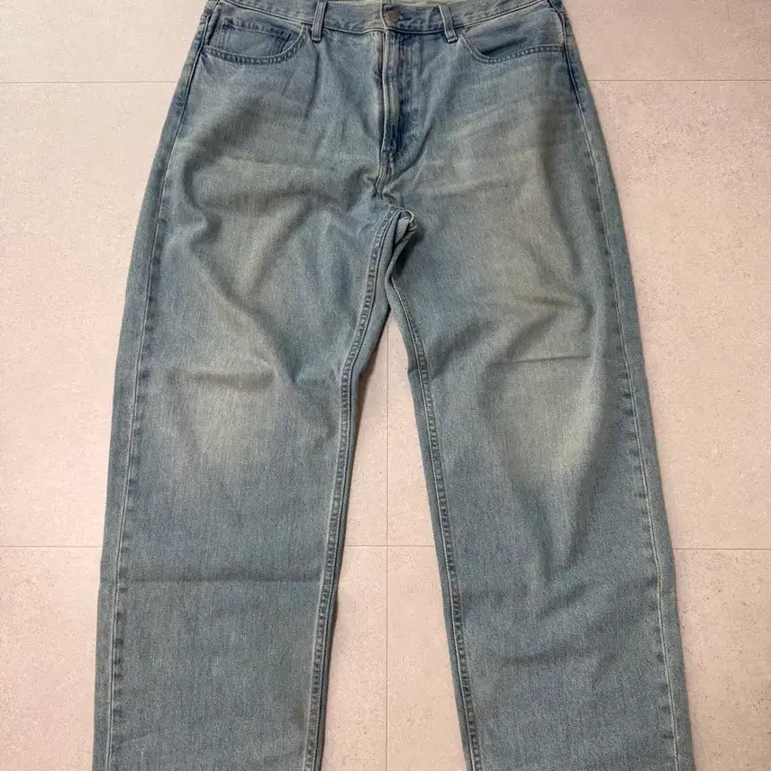 [BUNJANG] Uniqlo Wide Straight Jeans / 유니클로 와이드 스트레이트진