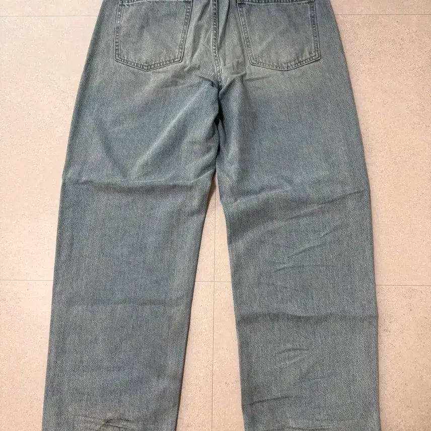 [BUNJANG] Uniqlo Wide Straight Jeans / 유니클로 와이드 스트레이트진