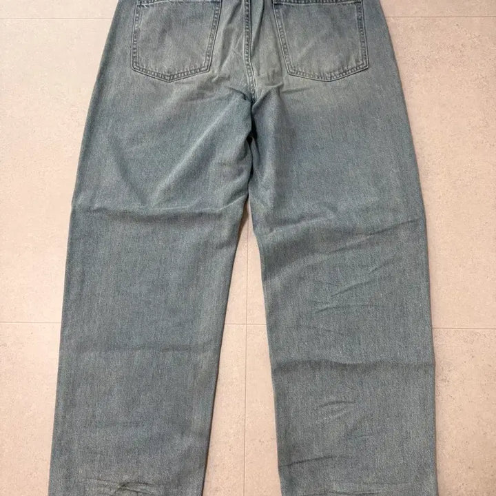 [BUNJANG] Uniqlo Wide Straight Jeans / 유니클로 와이드 스트레이트진