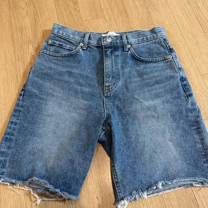 [BUNJANG] Dunst Low Edge Denim Shorts / 던스트 로우 엣지 데님 쇼츠