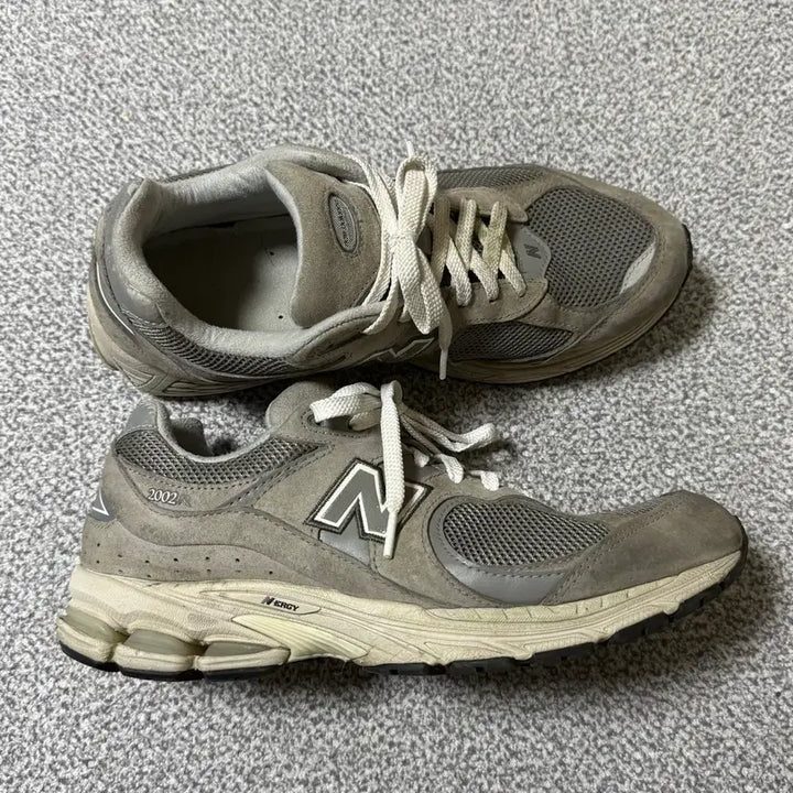 [BUNJANG] New Balance 2002 Sneakers (Size 280) / [정가 17만원] 뉴발란스 2002 280