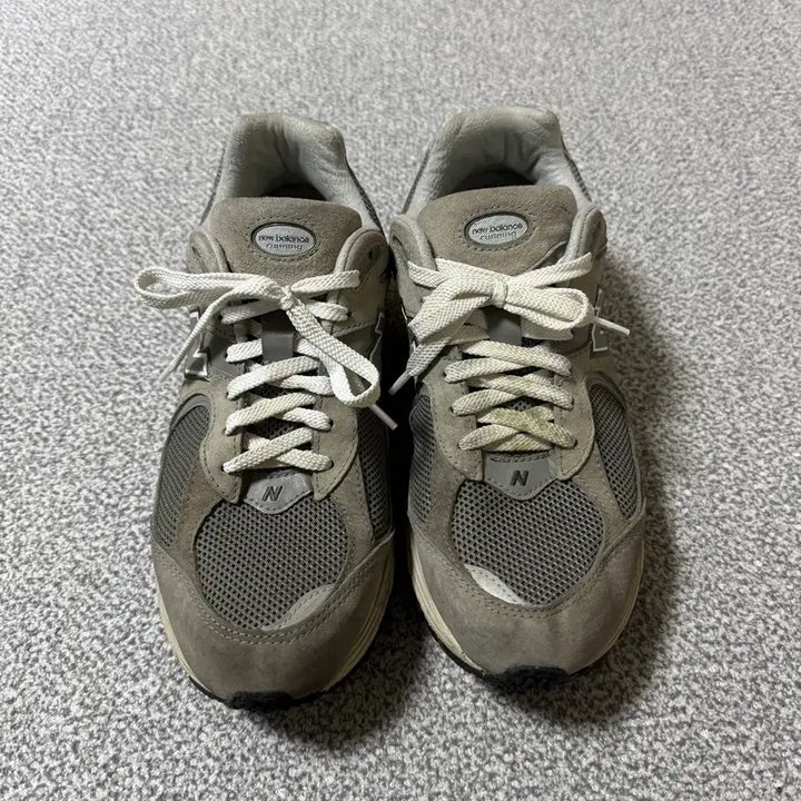 [BUNJANG] New Balance 2002 Sneakers (Size 280) / [정가 17만원] 뉴발란스 2002 280