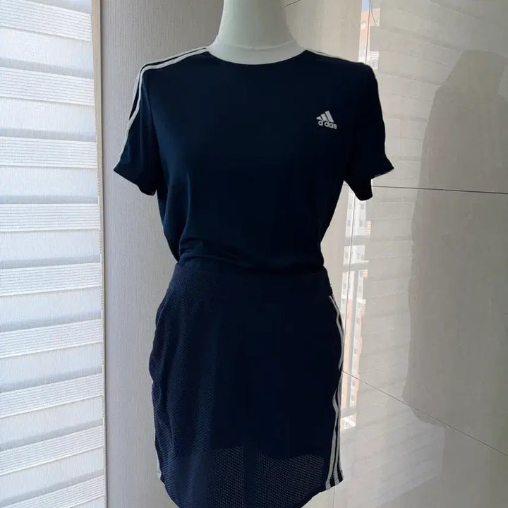 [BUNJANG] Adidas Navy Three-Stripe Training Jacket Skirt T-shirt Set 3-Piece / 아디다스 네이비 삼선 트레이닝 자켓 스커트 티셔츠 셋업 3피스