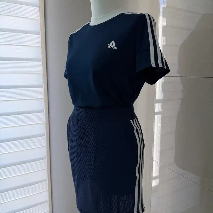 [BUNJANG] Adidas Navy Three-Stripe Training Jacket Skirt T-shirt Set 3-Piece / 아디다스 네이비 삼선 트레이닝 자켓 스커트 티셔츠 셋업 3피스
