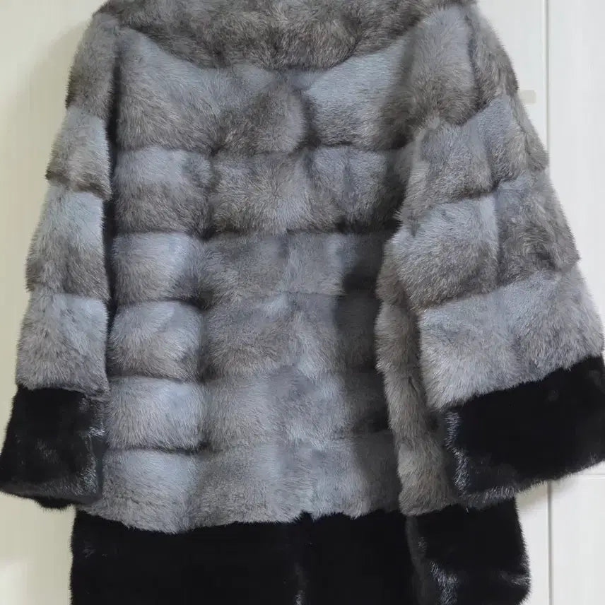 [SOLD OUT] 친칠라 스타일 가공된 밍크 하프 퍼코트
