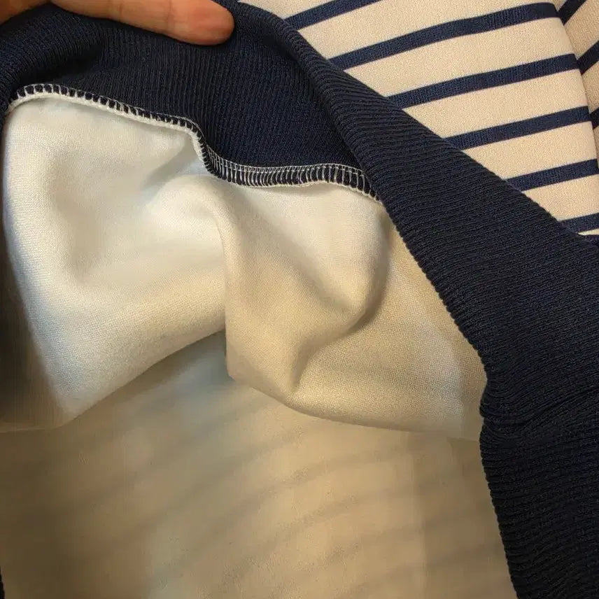 [BUNJANG] Unisex Navy Stripe Crewneck Sweatshirt / 남여공용 스트라이프 맨투맨 티셔츠 단가라맨투맨