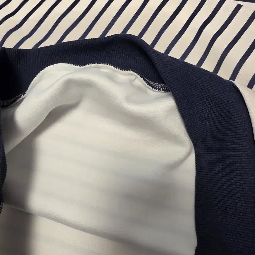 [BUNJANG] Unisex Navy Stripe Crewneck Sweatshirt / 남여공용 스트라이프 맨투맨 티셔츠 단가라맨투맨