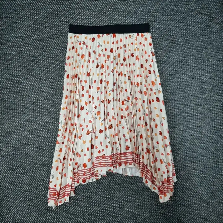 [BUNJANG] G-Cut Heart Pattern Pleated Skirt / 지컷 하트 패턴 플리츠 스커트 밴딩치마