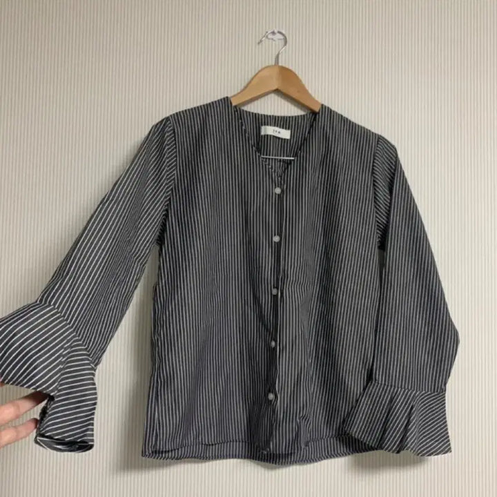 [BUNJANG] Striped Puff Sleeve Blouse / 새상품 내수 스트라이프 퍼프 블라우스셔츠