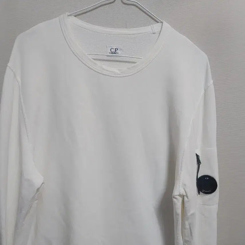 [SOLD OUT] CP컴퍼니 화이트 맨투맨 티셔츠