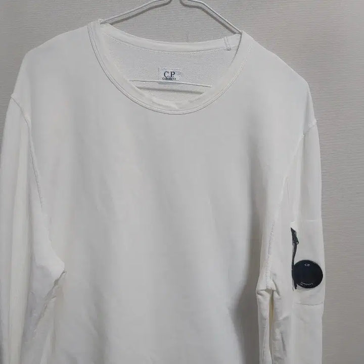 [SOLD OUT] CP컴퍼니 화이트 맨투맨 티셔츠