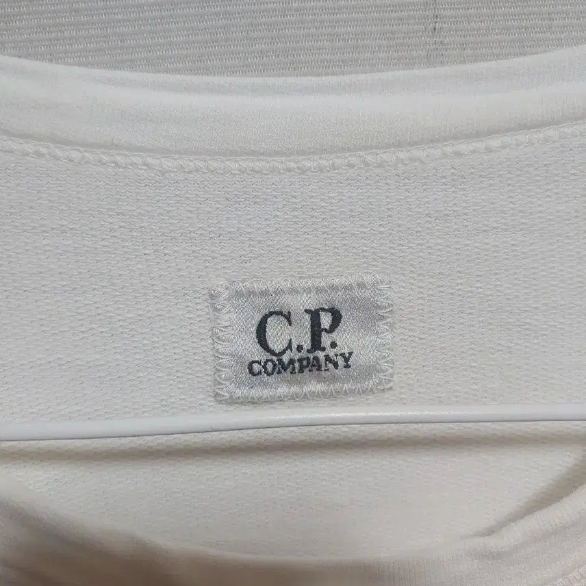 [SOLD OUT] CP컴퍼니 화이트 맨투맨 티셔츠