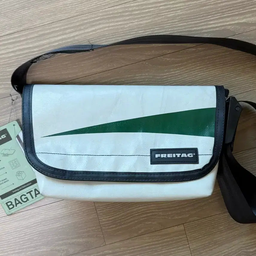 [BUNJANG] Freitag Hawaï Five-O White Green Crossbody Bag / 프라이탁 하파오 화이트 그린 (민트택 보유)