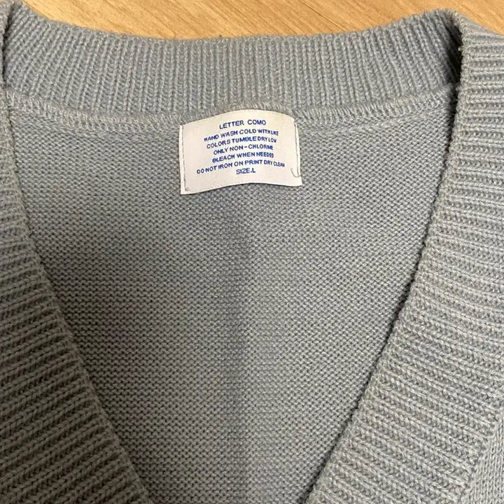 [BUNJANG] Letter Como V-Neck Knit Vest / 레테르코모 브이넥 니트 베스트