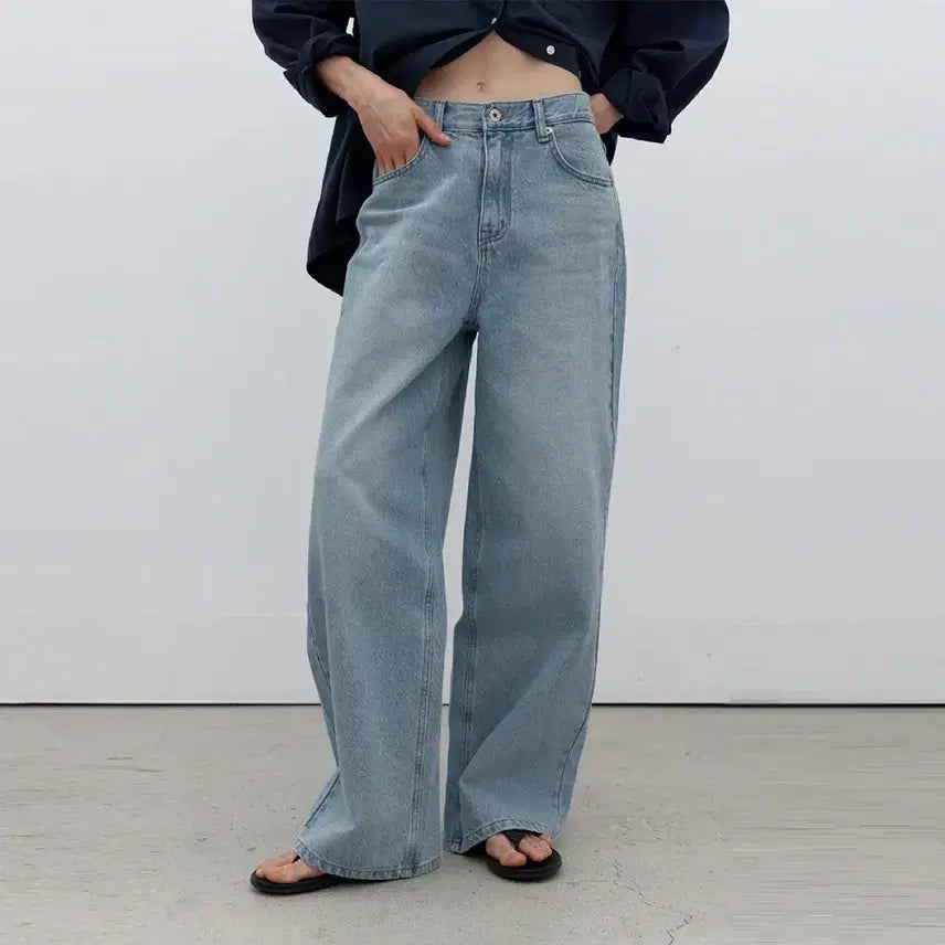 [SOLD OUT] 코어드 Washed loose denim (light blue)