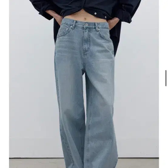 [SOLD OUT] 코어드 Washed loose denim (light blue)