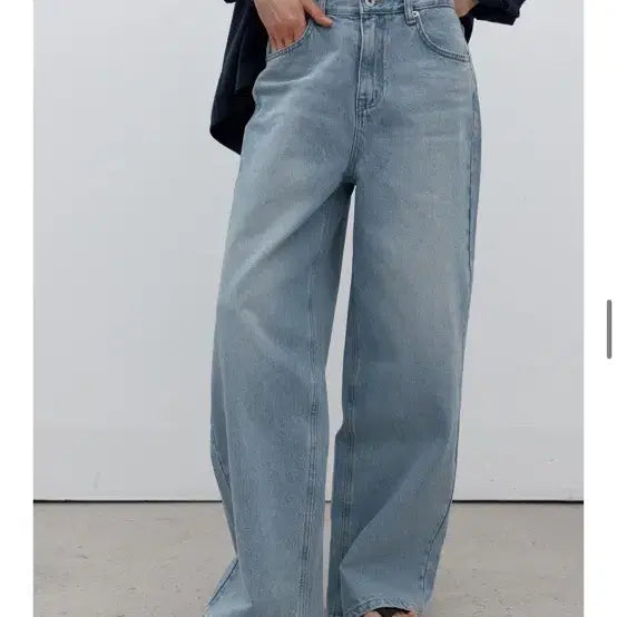 [SOLD OUT] 코어드 Washed loose denim (light blue)