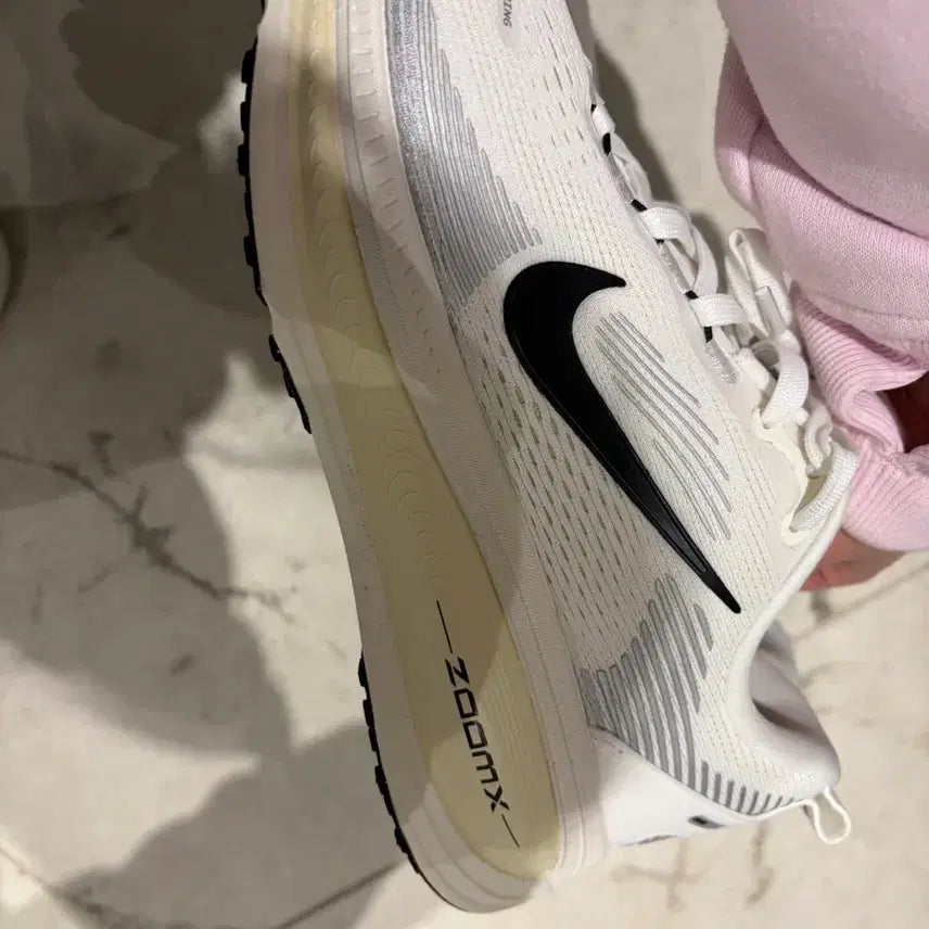 [SOLD OUT] W 나이키 보메로18 와이드 240