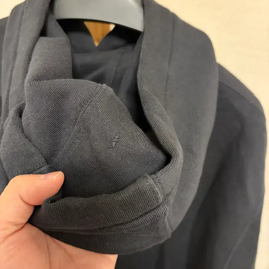 [SOLD OUT] (L) 버버리 블랙 양각 로고 프린트 후드티