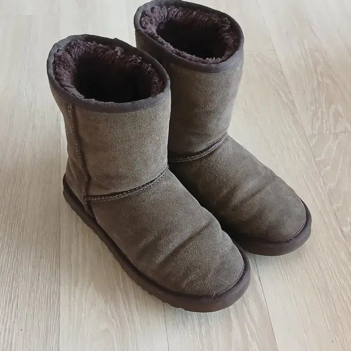 [BUNJANG] UGG 어그 다크브라운 클래식 / UGG 어그 다크브라운 클래식