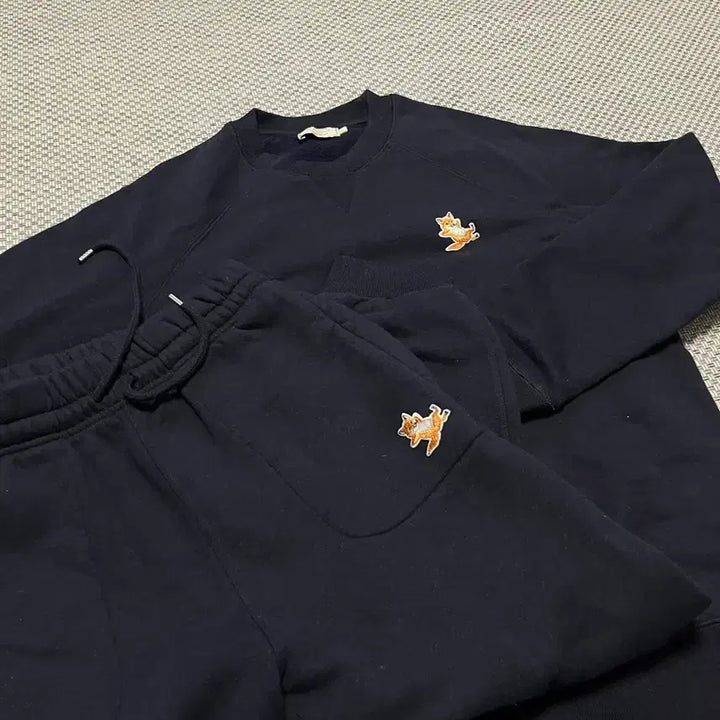 [BUNJANG] Maison Kitsuné Sweatshirt &amp; Jogger Pants Set / 메종키츠네 셋업 맨투맨 조거팬츠 트레이닝