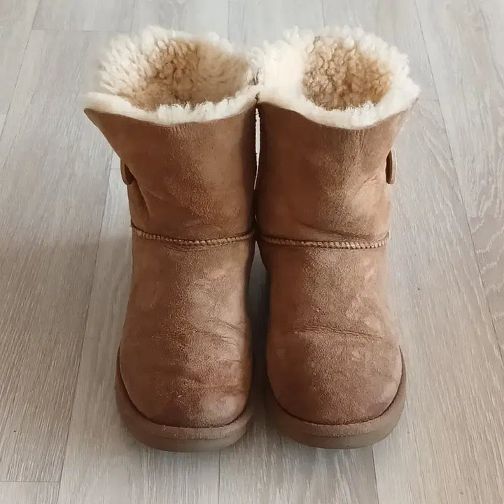[BUNJANG] UGG Classic Camel Button Boots / UGG 어그 카멜 버튼