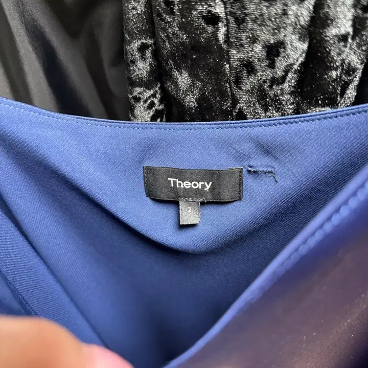 [SOLD OUT] Theory 띠어리 네이비 실크 슬립 원피스