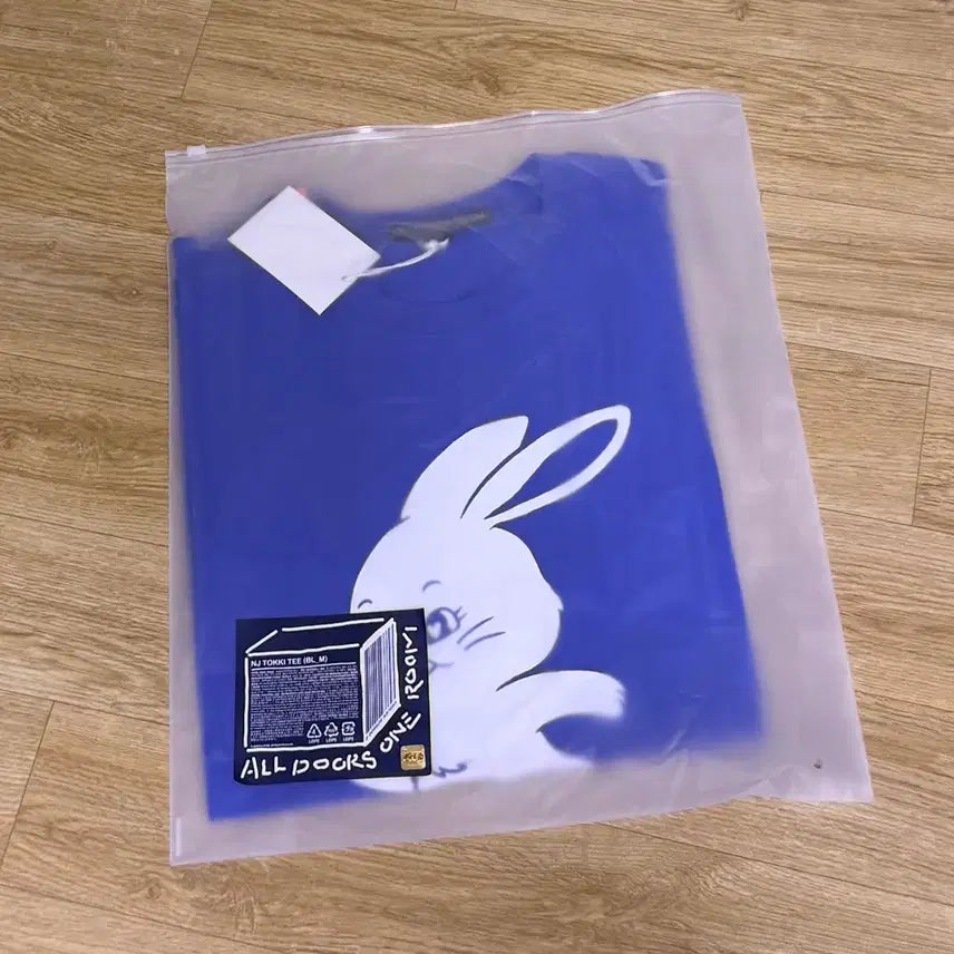 [SOLD OUT] 뉴진스 토끼 티셔츠 블루 M