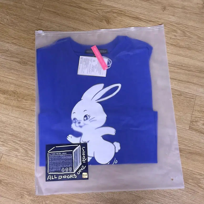 [BUNJANG] NewJeans Rabbit Blue Crop T-Shirt / 뉴진스 토끼 티셔츠 블루 크롭 crop